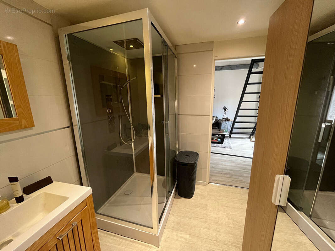 Appartement à AVANNE-AVENEY