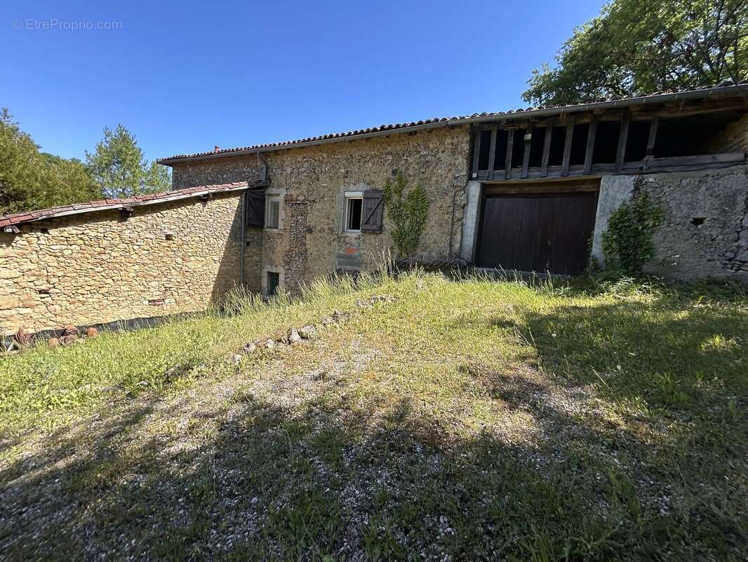 Maison à AURIGNAC