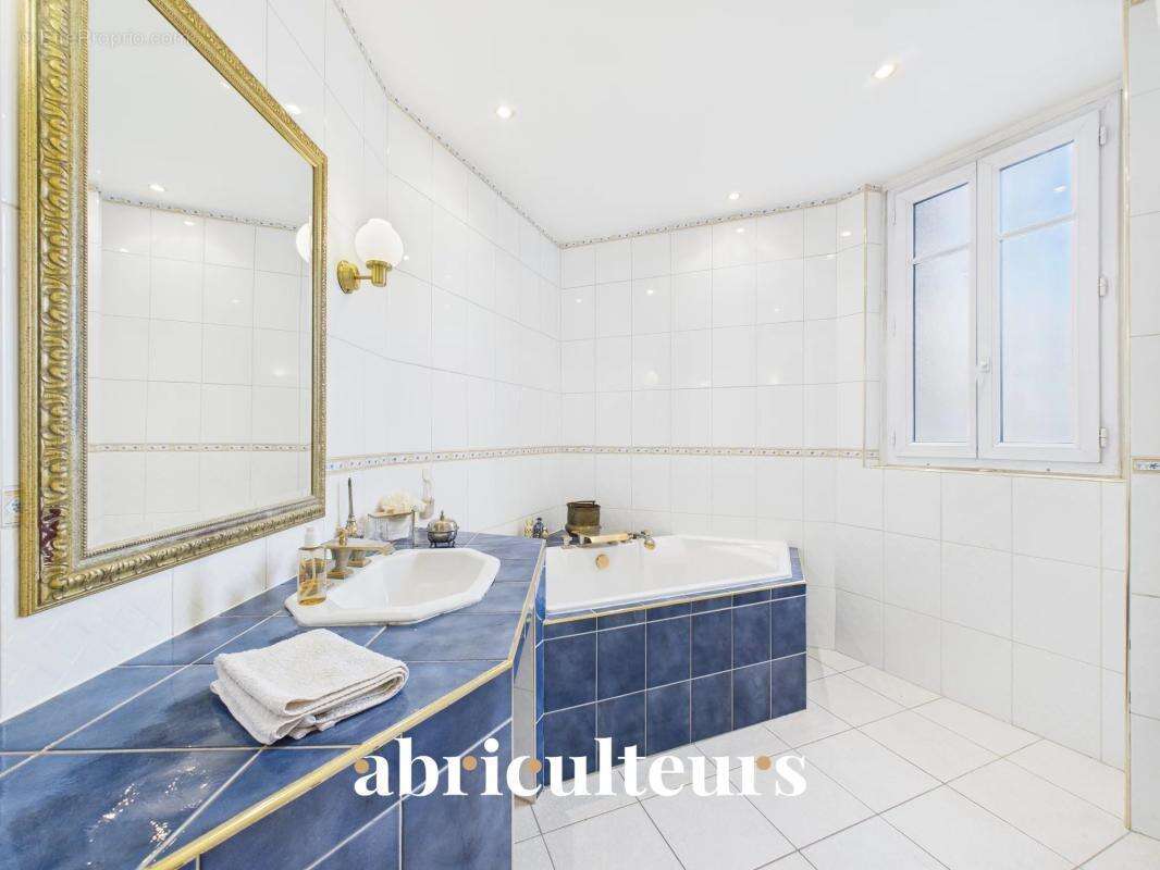 Appartement à PARIS-20E