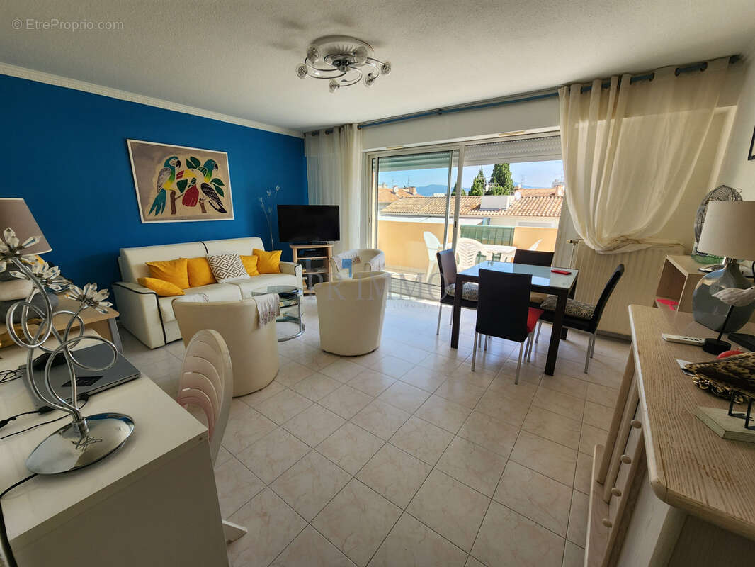 St raphael centre ville - t2 54m2 + garage et cave - photo 4