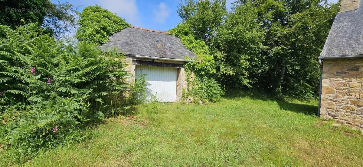 Opportunité unique ! Grande maison avec 3 logements distincts à vendre. - photo 23