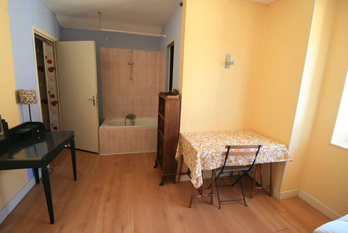 Maison à SAINT-LEON-SUR-VEZERE