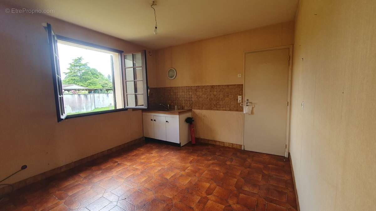 Maison 90 m² à Saint-Seurin-De-Prats  - photo 6