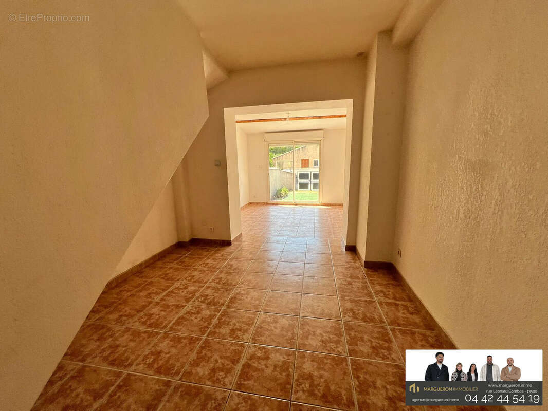 Appartement à ENSUES-LA-REDONNE