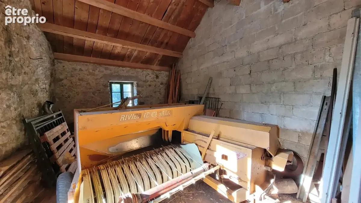 Petite maison en pierres mitoyenne à rénover - photo 8