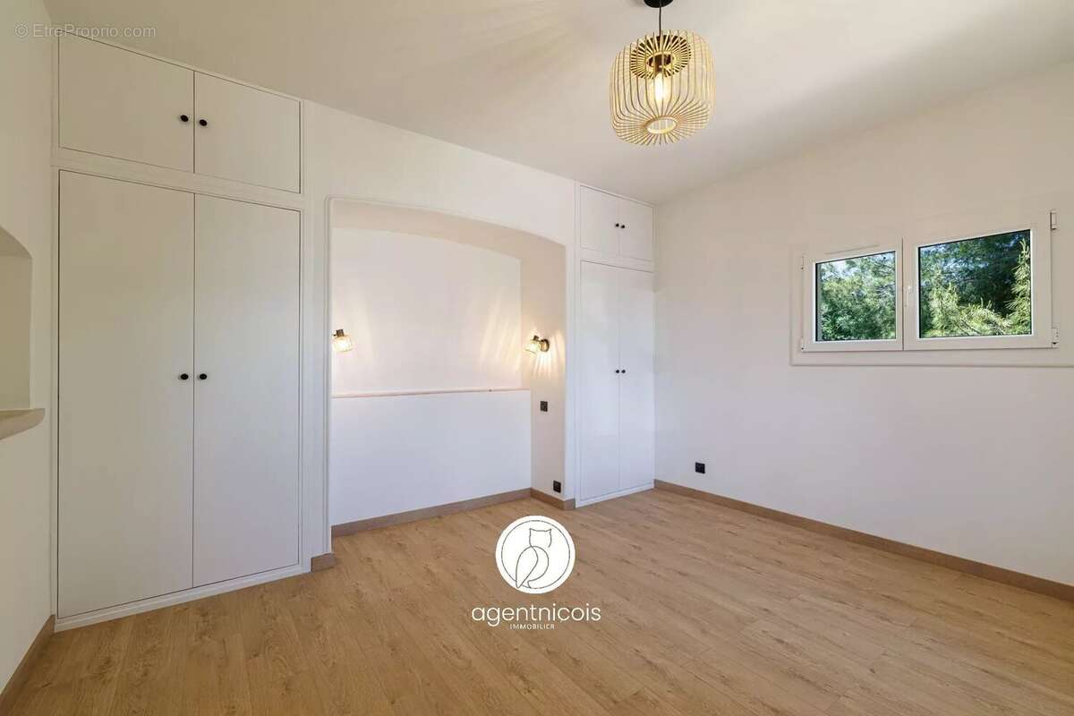 Appartement à SAINT-LAURENT-DU-VAR