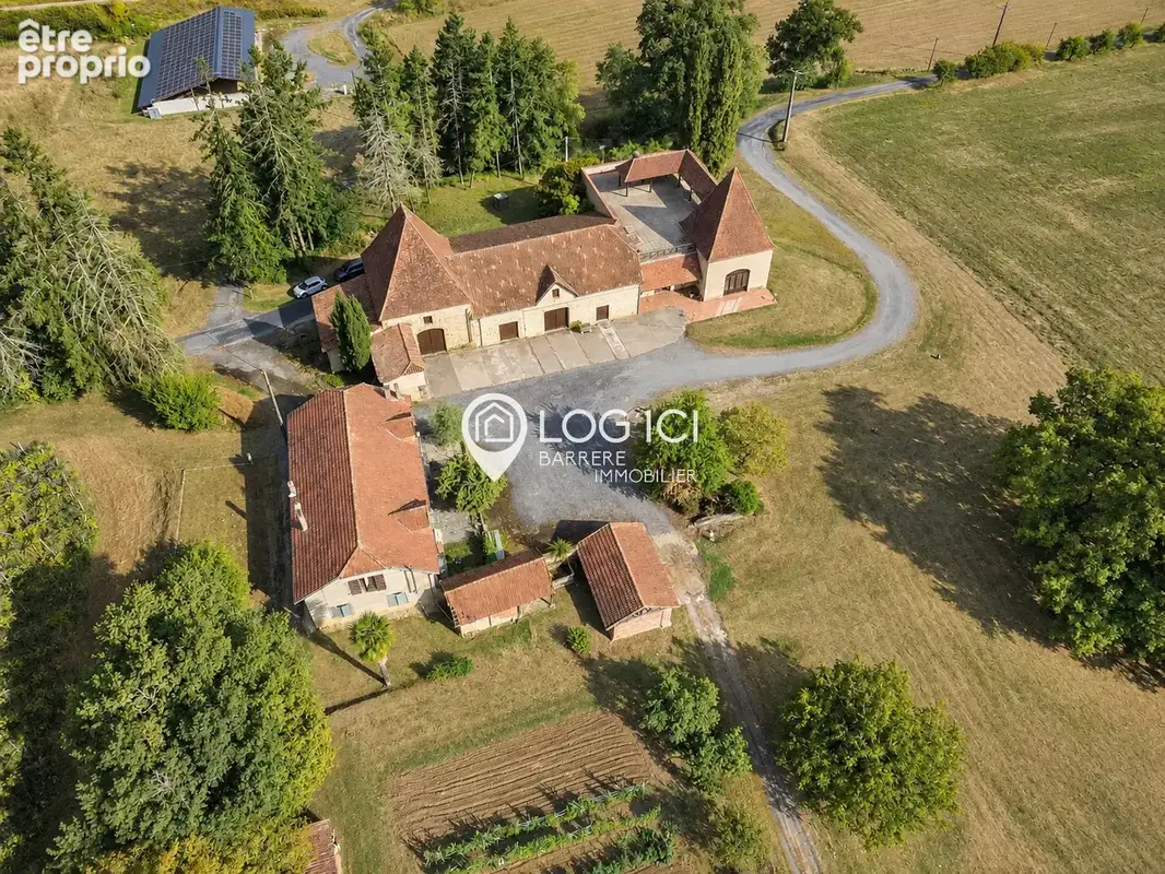 Domaine de caractère avec deux habitations et 14 hectares attenants - photo 12