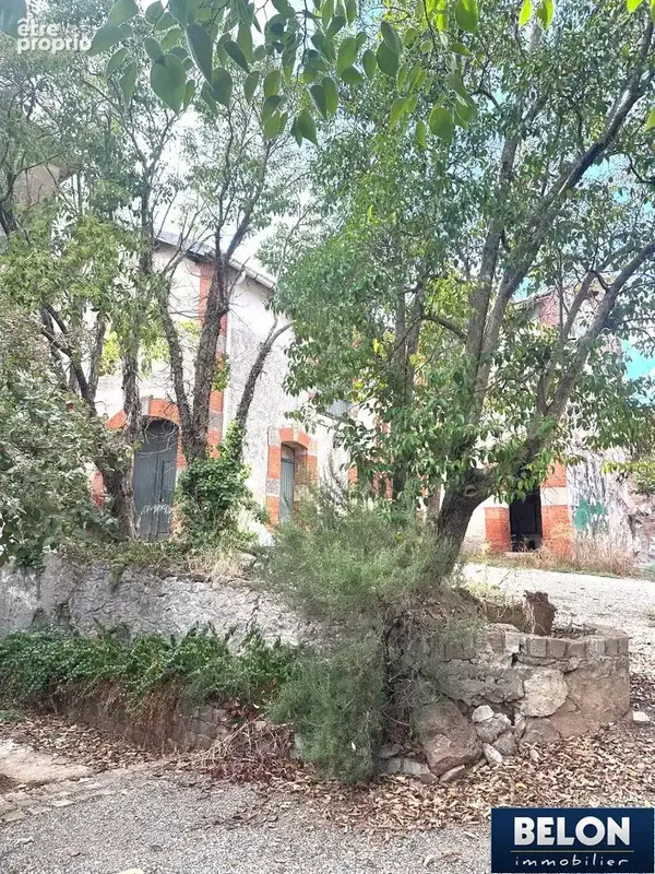 Maison bourgeoise à rénover avec annexes et terrain - photo 10
