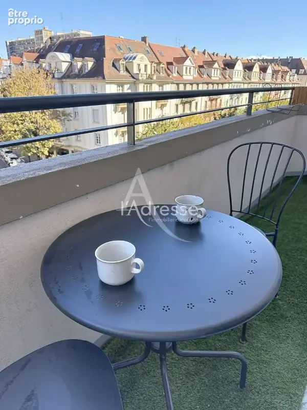 Etage élevé avec ascenseur , 91 m2 rénové en 2024 - balcon. DPE C - photo 2