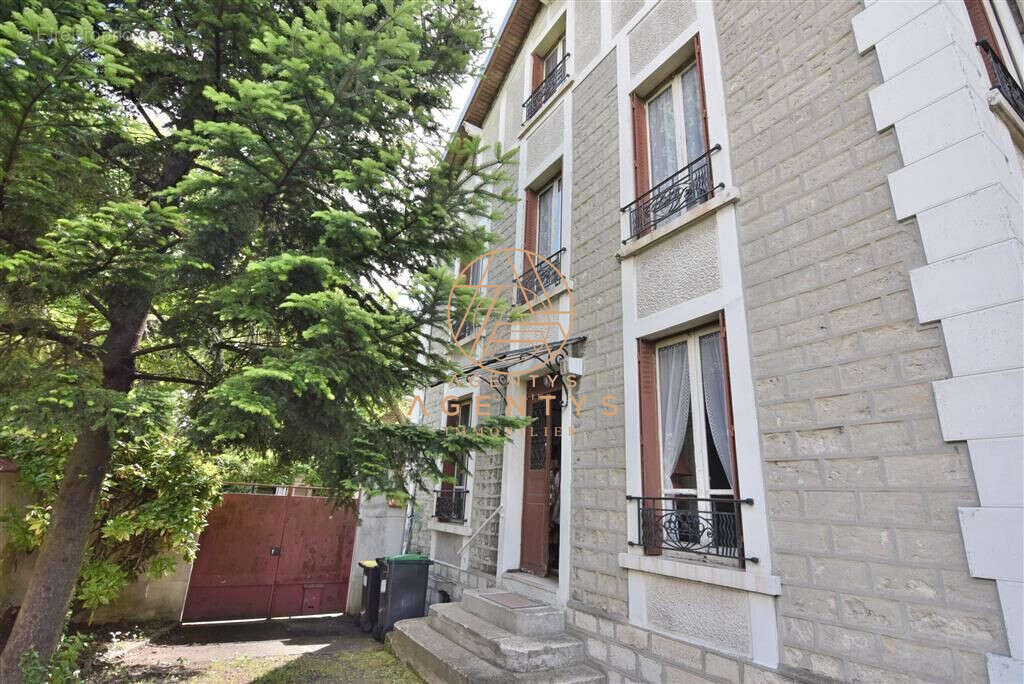 Maison à SAINT-MAUR-DES-FOSSES