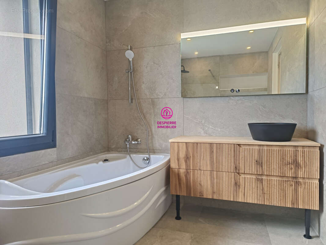 Maison à ROUSSILLON