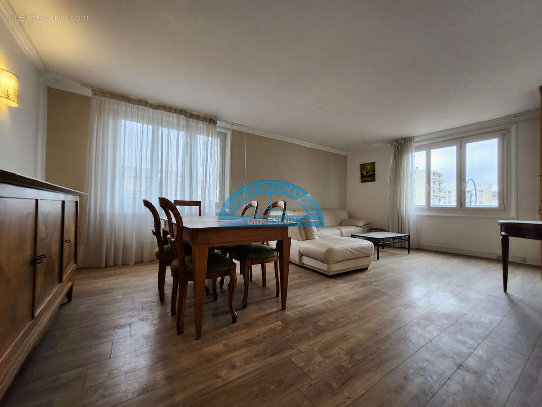 Appartement à SAINT-MAUR-DES-FOSSES