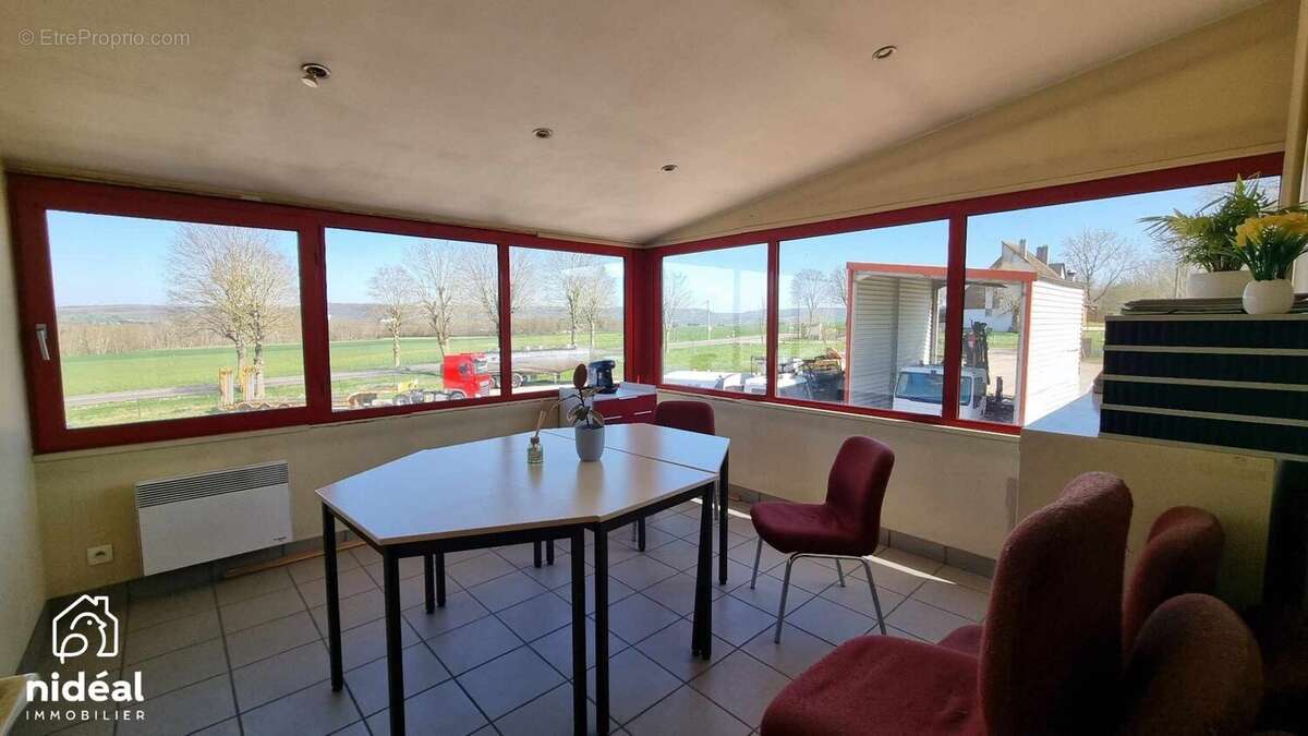 Commerce à SAINT-PIERRE-LA-GARENNE