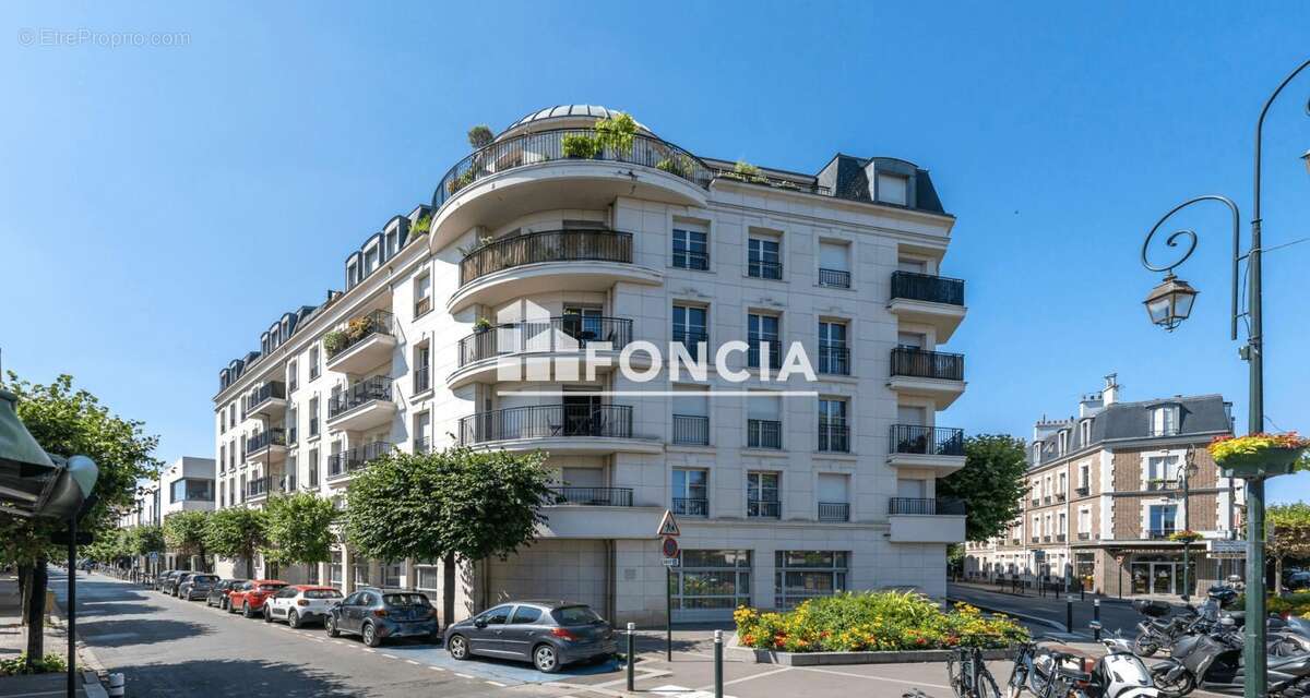 Appartement à LA GARENNE-COLOMBES