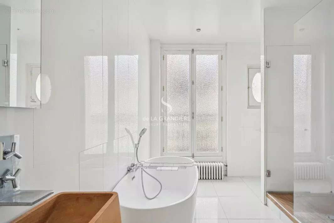 Appartement à PARIS-8E
