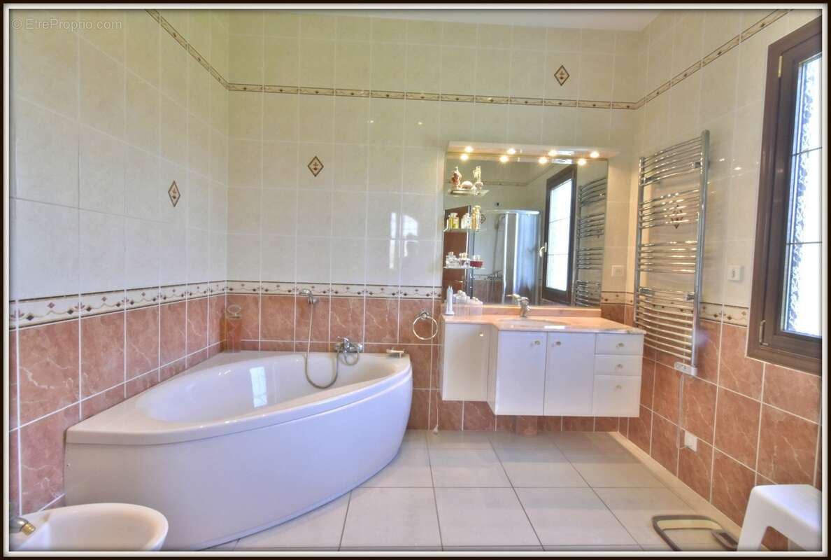 Propriete 13 ha - maison de maitre + appartement - classe energie b - photo 12