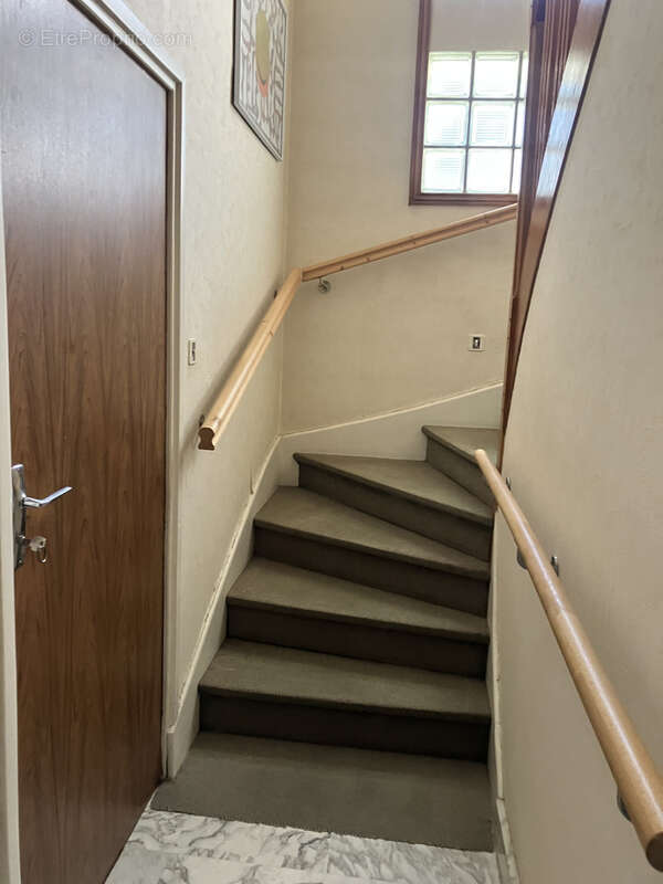 Maison à SAINT-GENIS-LES-OLLIERES