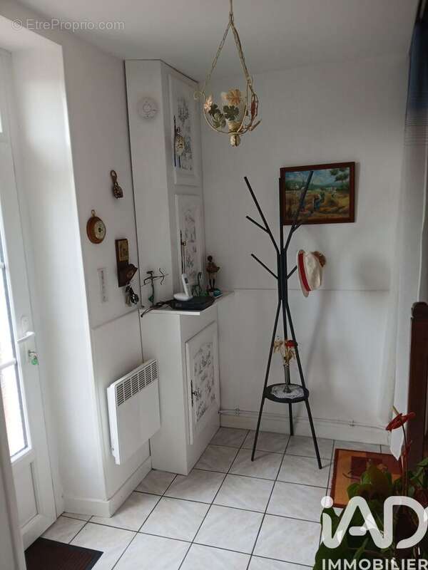 Maison 88 m² à Etroussat  - photo 7
