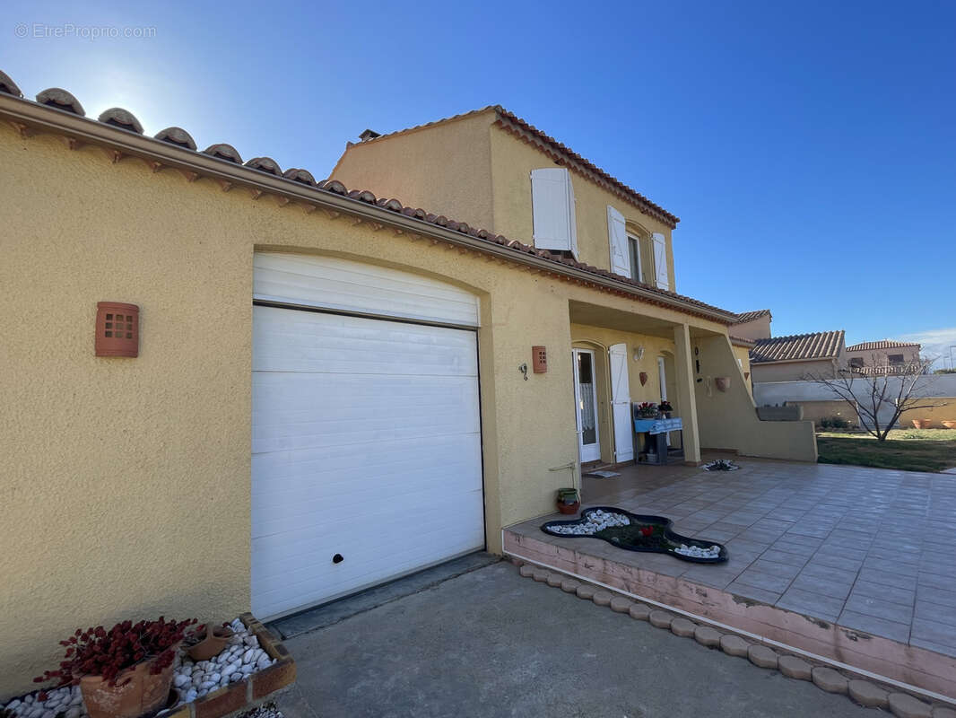 Maison à SAINT-LAURENT-DE-LA-SALANQUE