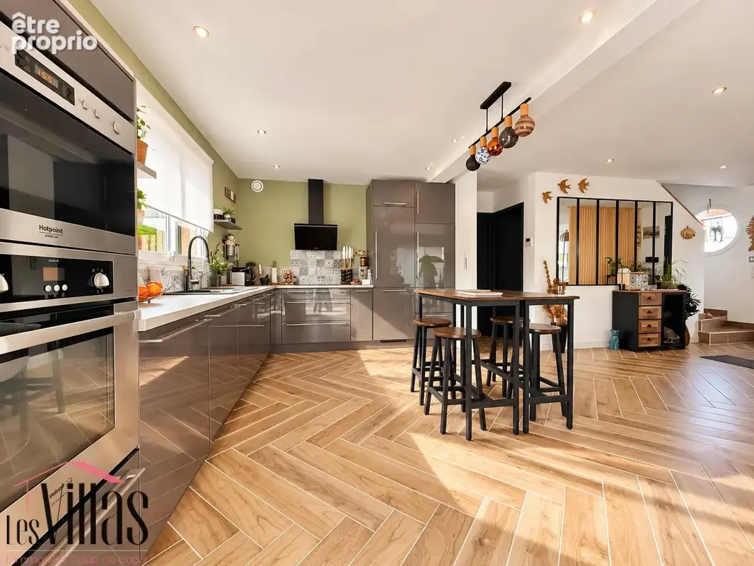 Villa contemporaine avec piscine, superbes espaces extérieurs paysagés - photo 6