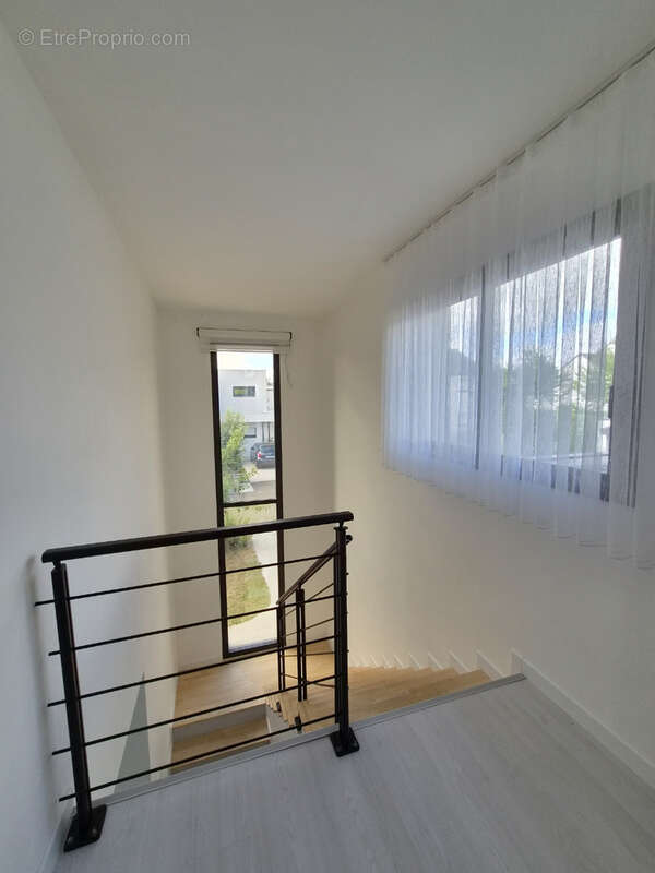 Maison moderne de 173 m2 habitables - photo 10
