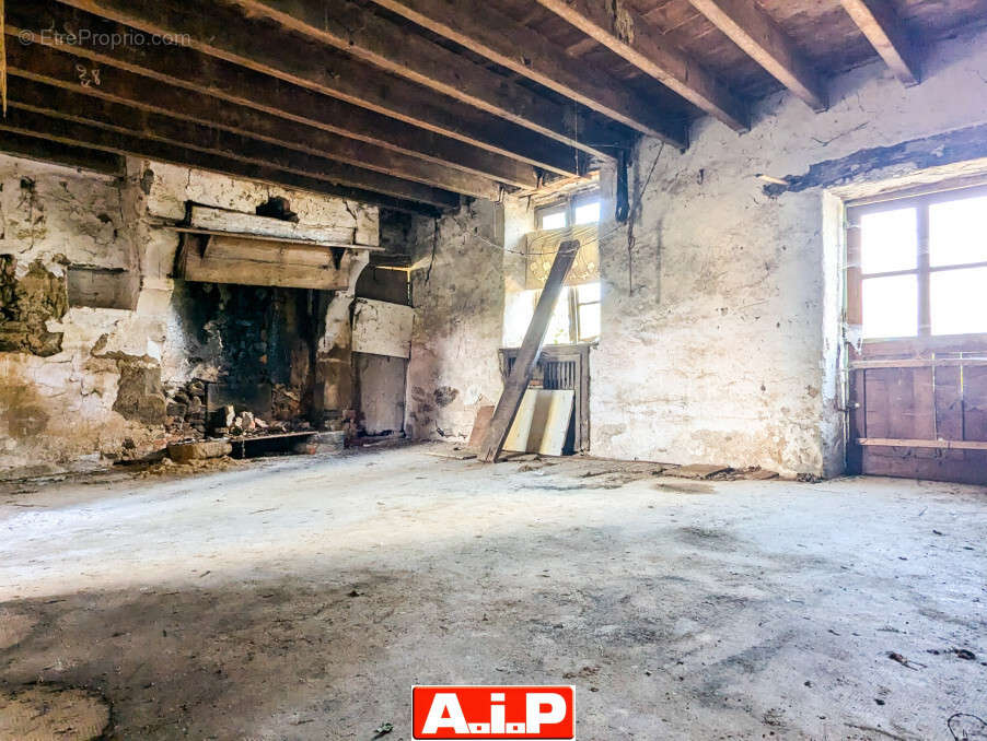 Maison à SAINT-AMAND-SUR-SEVRE