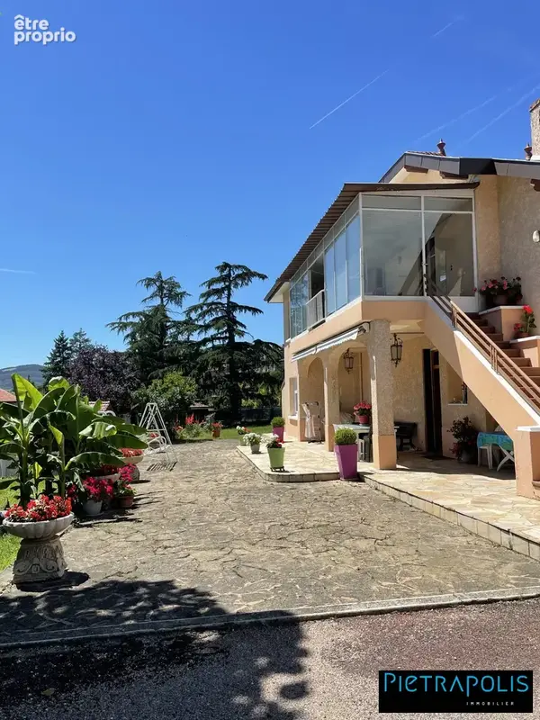Maison à GENILAC