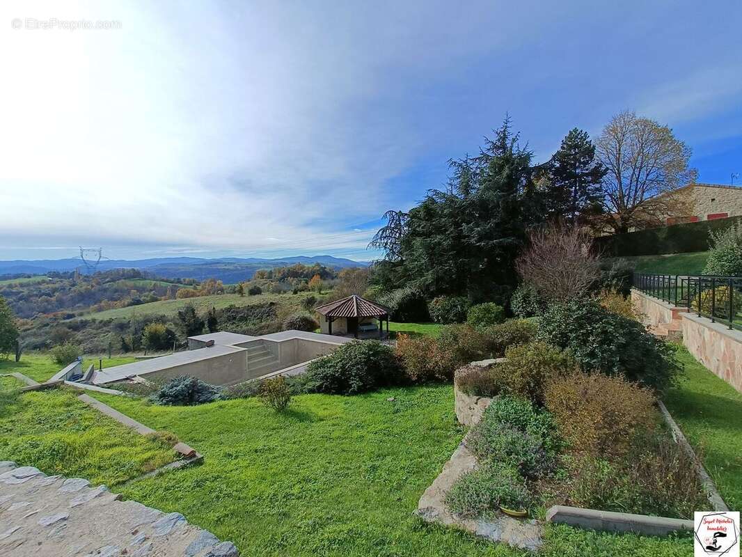 Maison à SAINT-JEAN-DE-MUZOLS