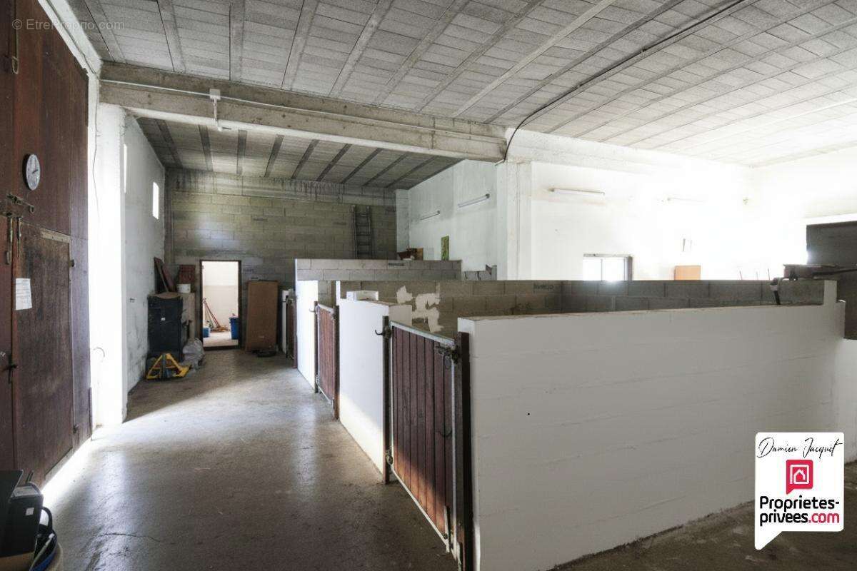 Maison et dépendance Glay 5 pièces 3 chambres  177 .1  m2. Ecuries  298.4 m² . Dépendances 792.44 m² - photo 11