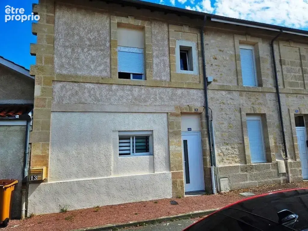 Saint-Yzan-de-Soudiac — Maison de bourg 3 chambres rénovée de 99.47m2 avec piscine - photo 1