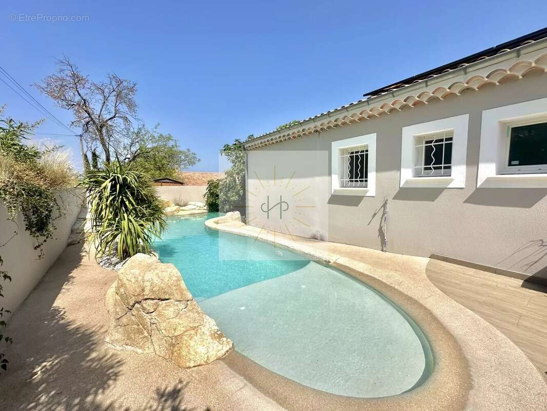 Maison à MONTELIMAR