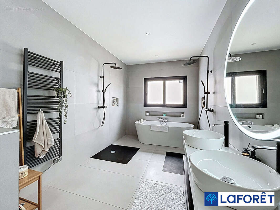 Maison à IS-SUR-TILLE