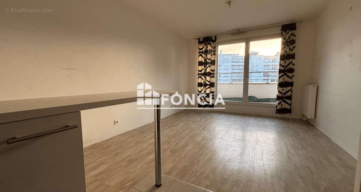 Appartement à FLEURY-MEROGIS