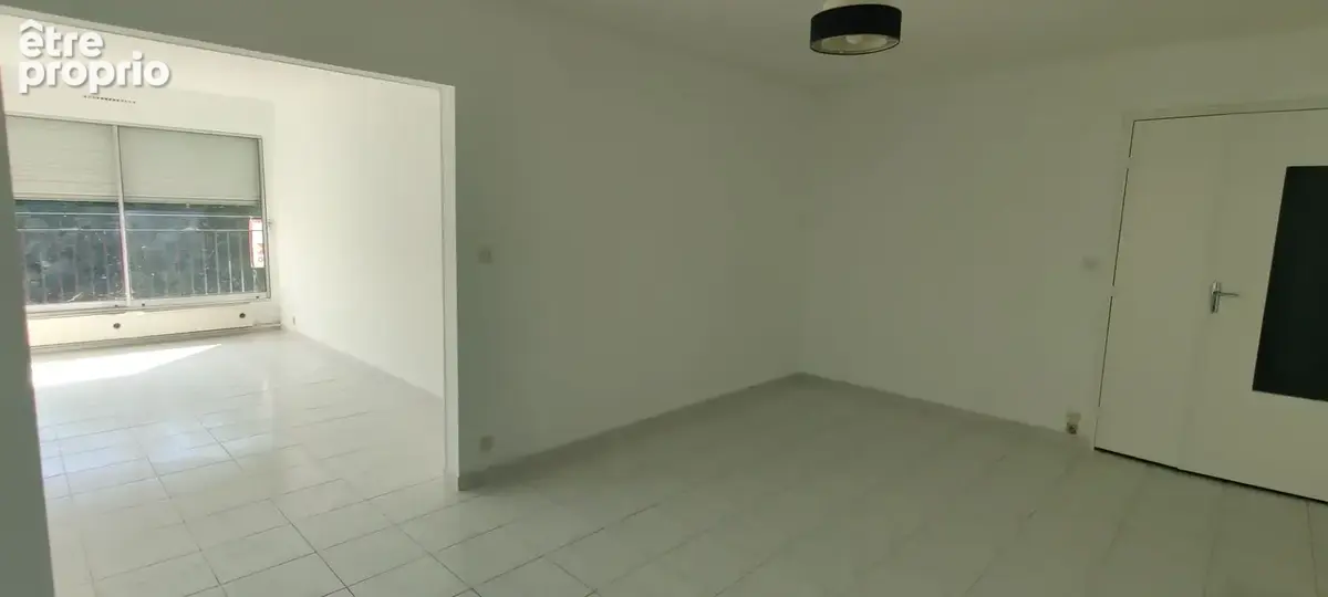F4 80m² avec balcon, cave et 2 parkings privatifs - Proche toutes commodités - photo 2