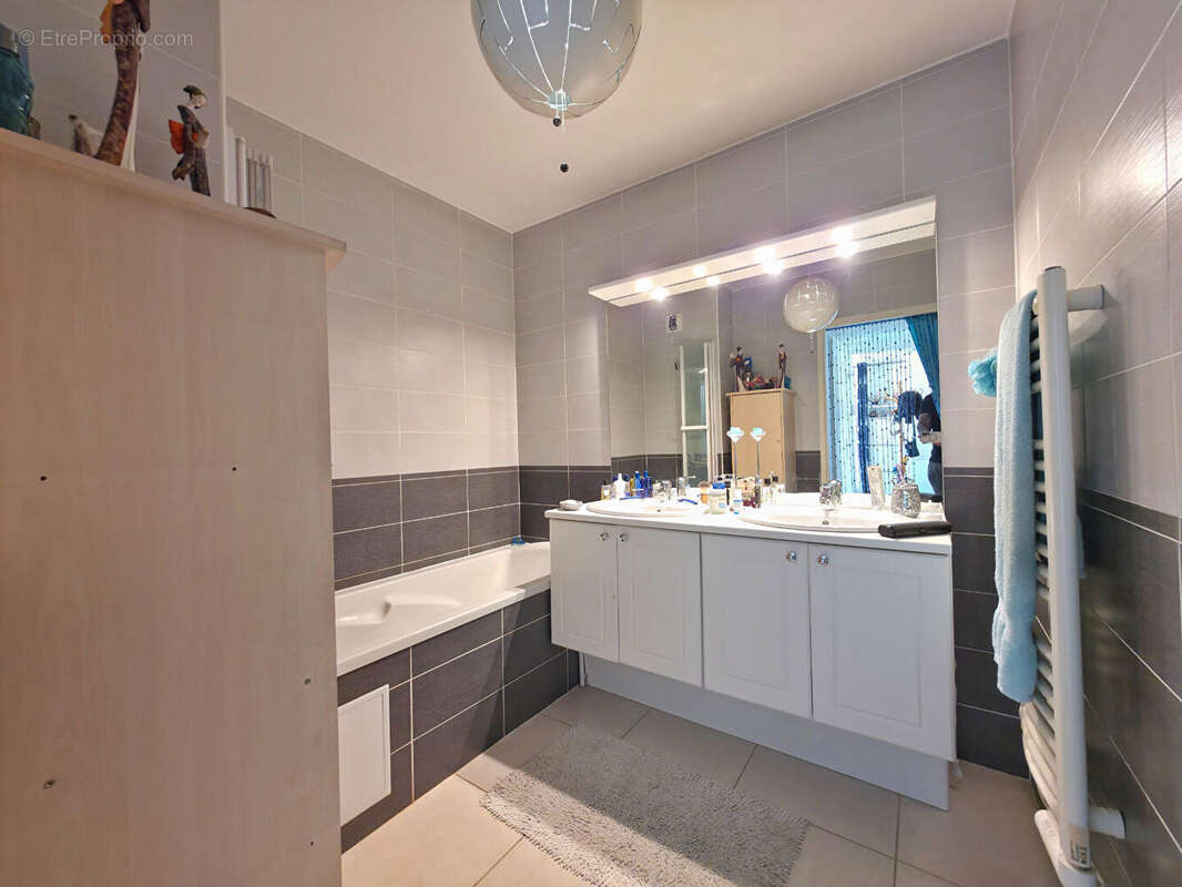 Appartement à LA VALETTE-DU-VAR