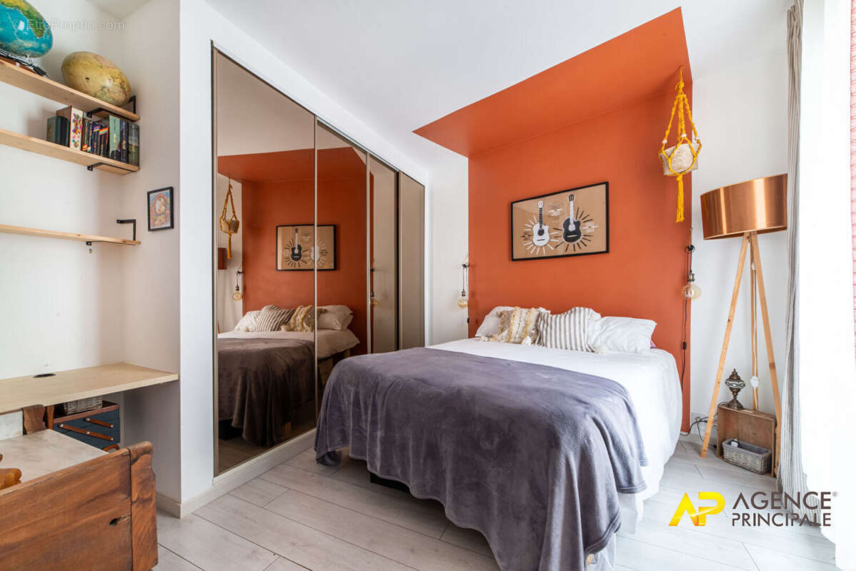 Appartement à LA GARENNE-COLOMBES