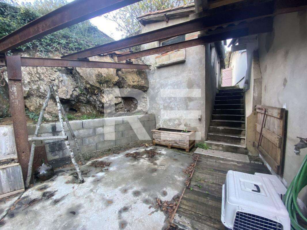 Maison à LAVAL-PRADEL