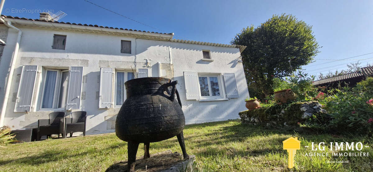 Maison à SAINT-GEORGES-DES-AGOUTS