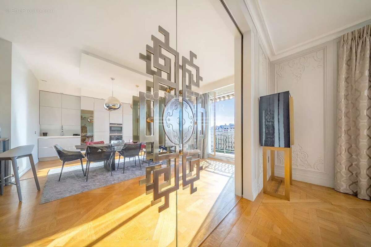 Appartement à PARIS-16E