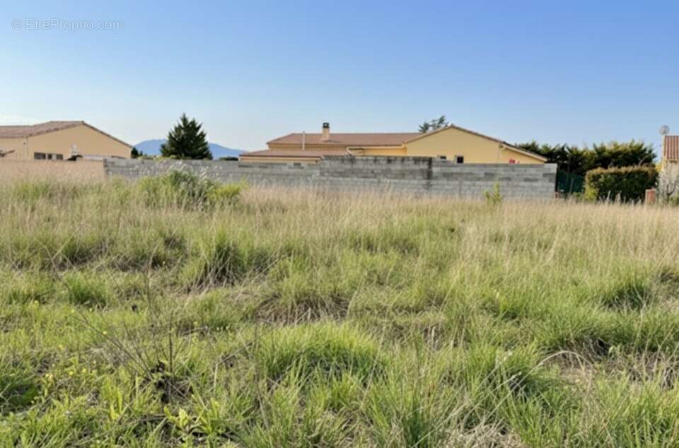 Terrain à SAINT-MAURICE-SUR-EYGUES