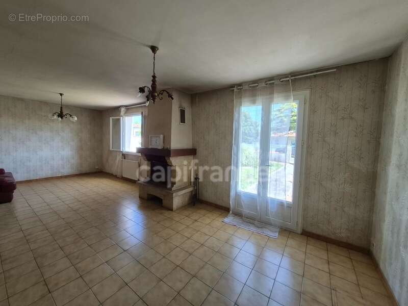 Maison Plain Pied - 4 chambres - 2 Garages - Jardin clos  SAINT JEAN DE LIVERSAY - photo 4