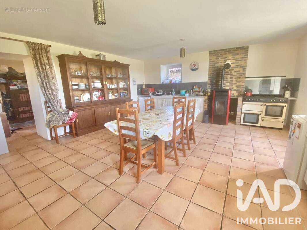 Maison 161 m² à Cezais  - photo 2