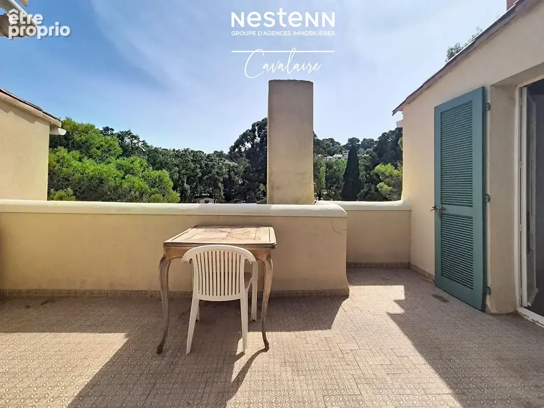 Plages, commerces et port accessibles à pied pour cet appartement 3 pièces au dernier étage - photo 3