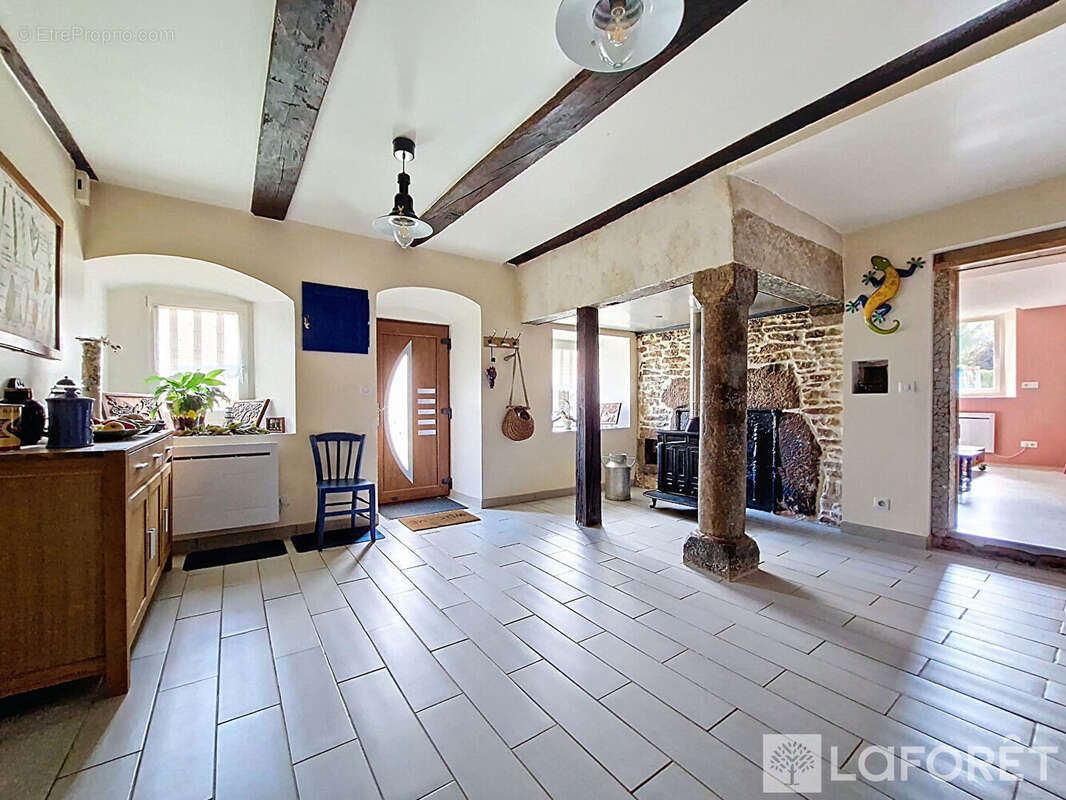 Maison à HYEMONDANS