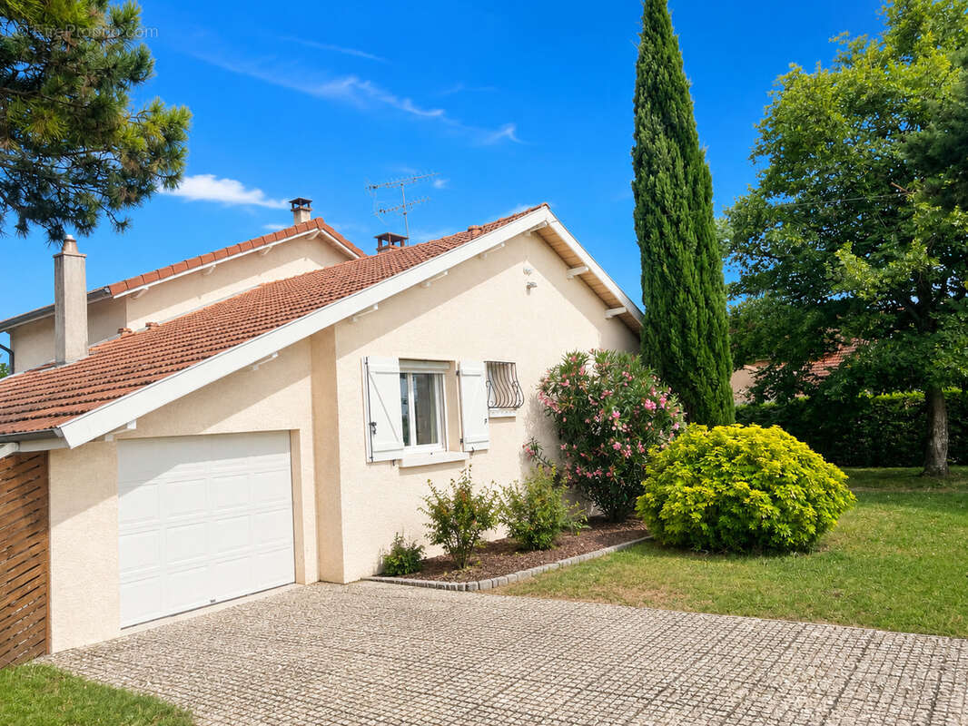 Maison à MEYZIEU