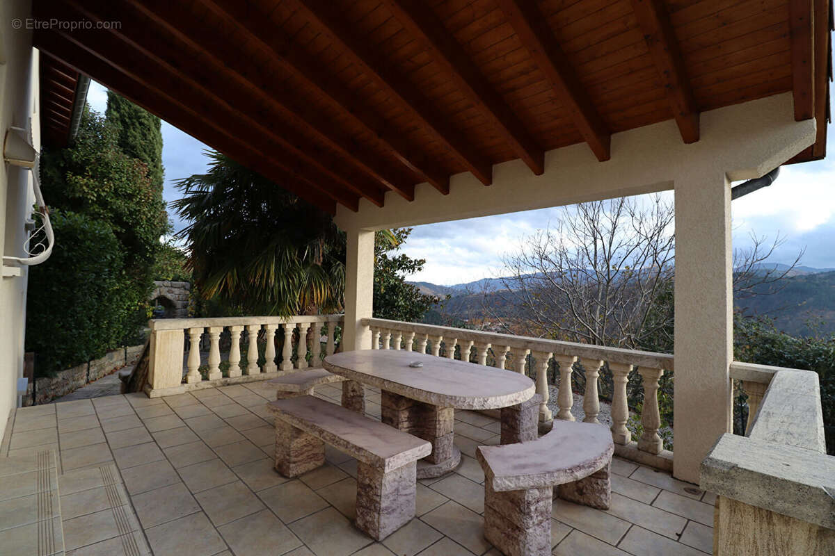 Maison à SAINT-CIERGE-SOUS-LE-CHEYLARD