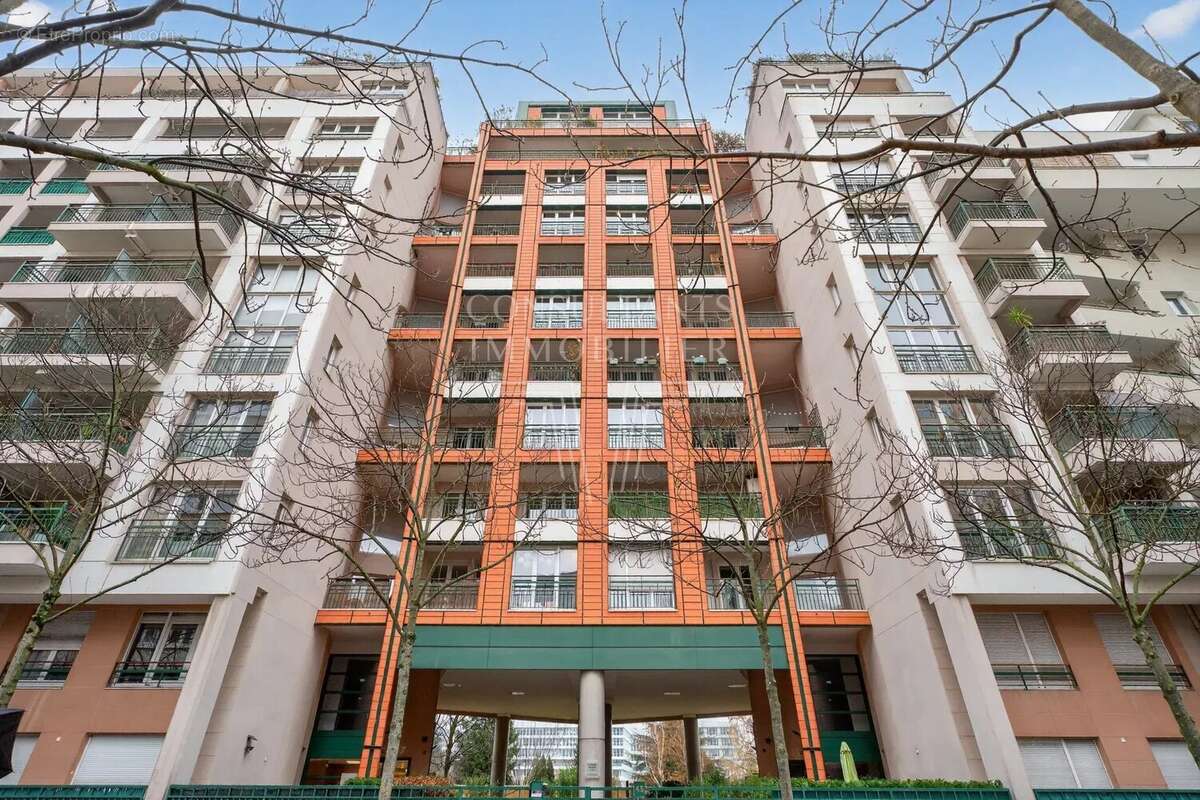 Appartement à COURBEVOIE