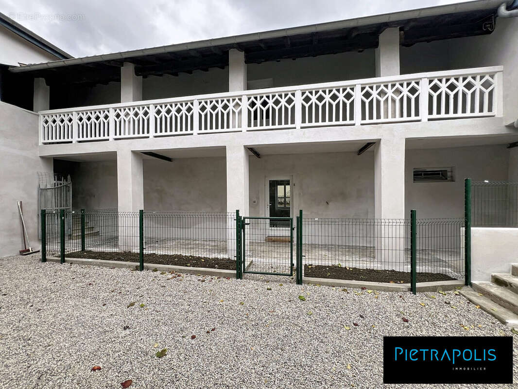 Appartement à GENAY