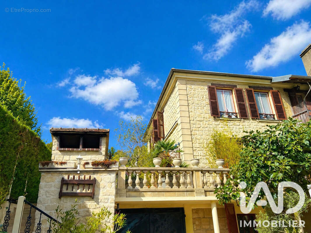 Photo 2 - Maison à LE MESNIL-LE-ROI