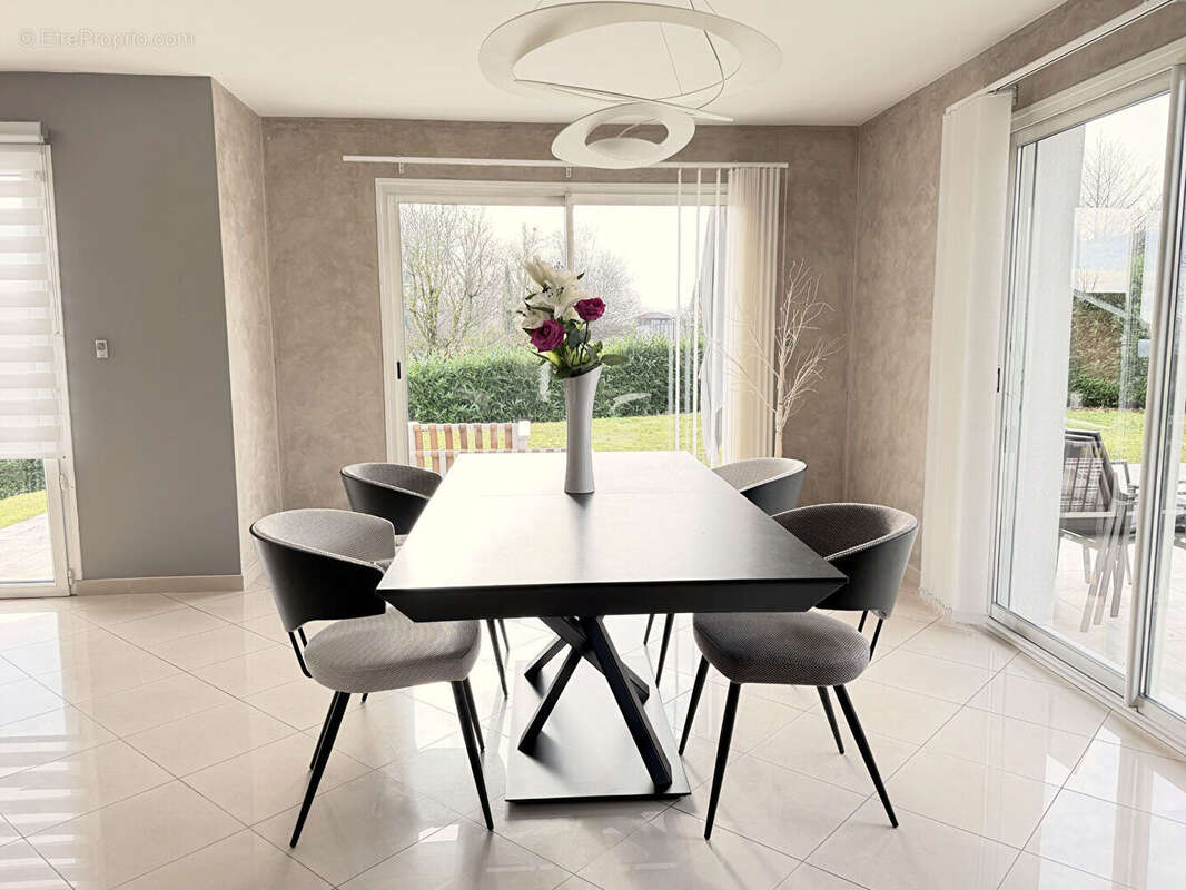 Maison à BELLEGARDE-SUR-VALSERINE